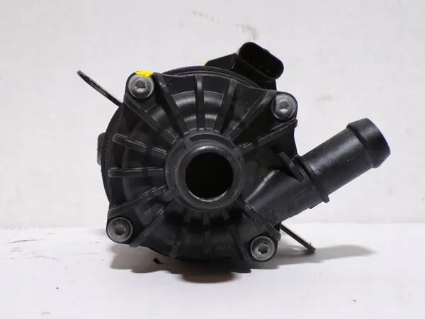 VOLVO V60 S60 T8 Vattenpump 2020 image 2