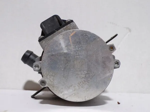 VOLVO V60 S60 T8 Vattenpump 2020 image 3