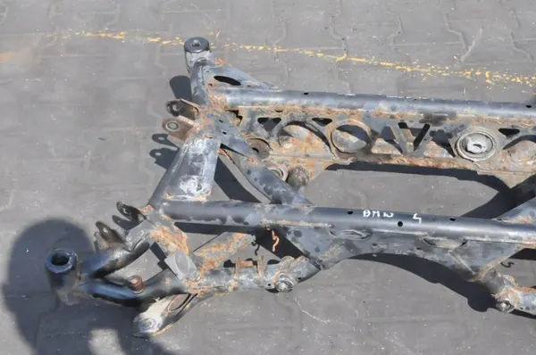 BMW OEM 2284640 Bakvagnsbalk - Begagnad image 5