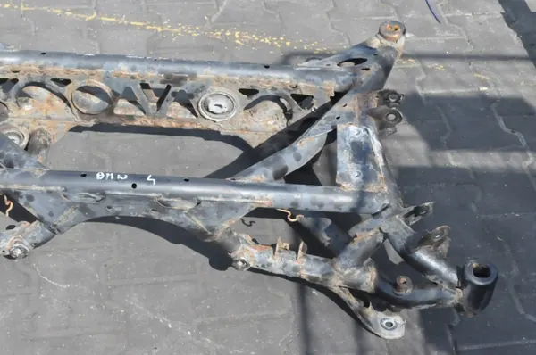 BMW OEM 2284640 Bakvagnsbalk - Begagnad image 6