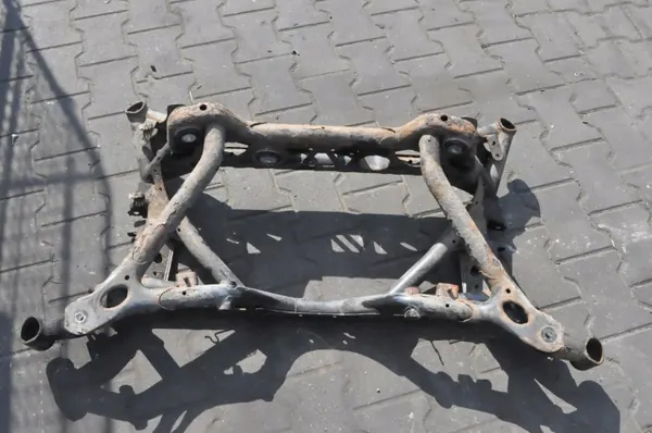 BMW OEM 2284640 Bakvagnsbalk - Begagnad image 7