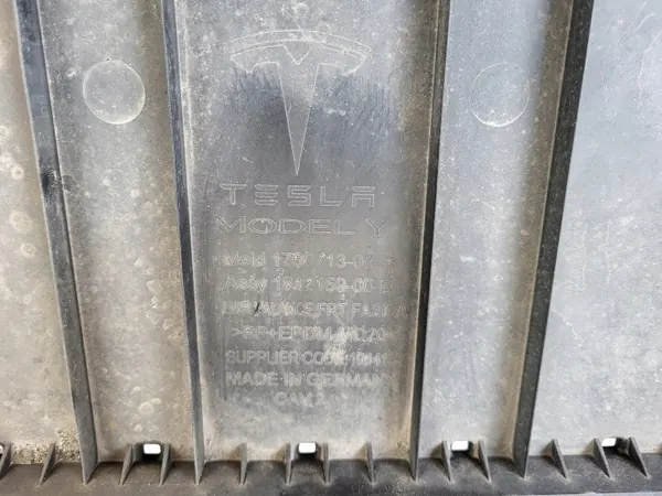 Escudo para-choques dianteiro Tesla Model Y OEM 1760713-00-C image 5