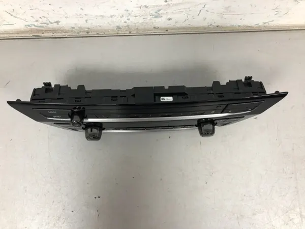 BMW 5 G30 klimatkontrollpanel OEM 64117947886 image 5