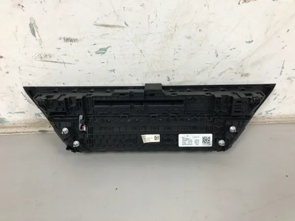 BMW 5 G30 klimatkontrollpanel OEM 64117947886 image 6