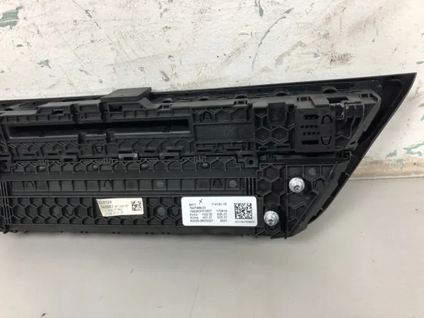 BMW 5 G30 klimatkontrollpanel OEM 64117947886 image 8