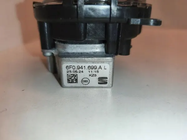 SEAT ARONA Vänster Fram Halogenstrålkastare OEM 6F0941699A image 4