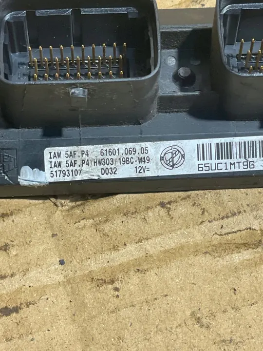 Punto (188) Unidade de controle do motor, usada, OEM 51793107 image 2