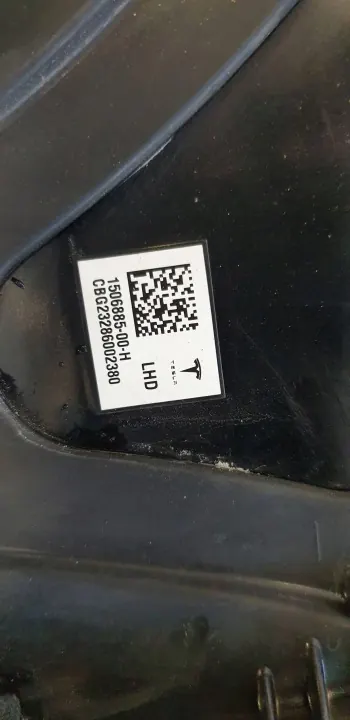 Tesla Model Y Türsäulen-Kameraabdeckung Links OEM 1516255-00-E image 5
