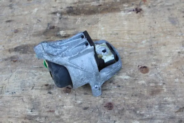 Engine Mount Bracket Audi A4 S4 B9 2017 2.0TFSI OEM image 3