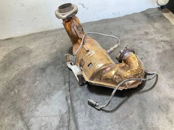 Mercedes A2474902304 Katalysator/DPF 2022 image 2