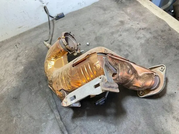 Mercedes A2474902304 Katalysator/DPF 2022 image 4