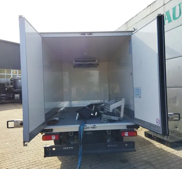 Furgão Refrigerado CHŁODNIA com Unidade, Carroçaria 3.85m image 4