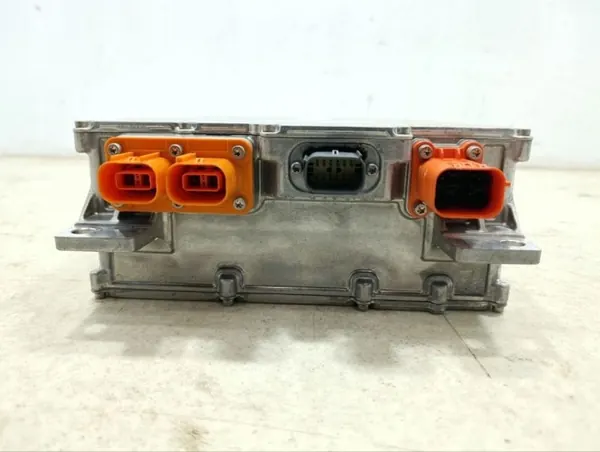OEM 05185047AE Jännitemuunnin Chrysler Pacificalle image 6