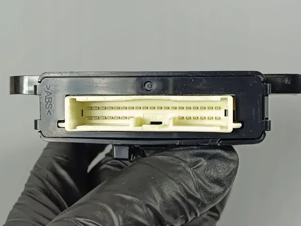 Mitsubishi OE 1640A028 Käytetty ohjauslaite image 4