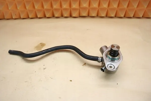 MERCEDES W176 W246 W117 1.6 CGI Brandstofpomp A2700700501 image 3