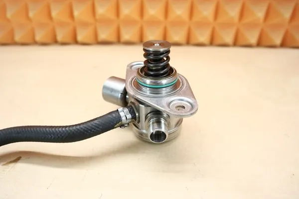 MERCEDES W176 W246 W117 1.6 CGI Brandstofpomp A2700700501 image 7