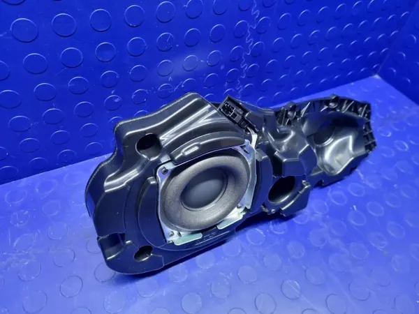 Audi A6 C7 Bose Subwoofer OEM 4G0035298 - Oikea Etuovi image 4