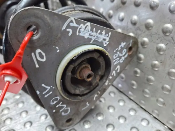 Fram Vänster Stötdämpare OEM S26309767 Renault Clio IV image 5