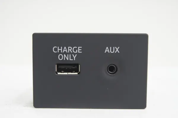Prise USB Audi OEM 4G0035726 pour A3 S3 8V image 2