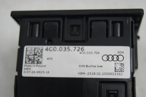 Prise USB Audi OEM 4G0035726 pour A3 S3 8V image 4