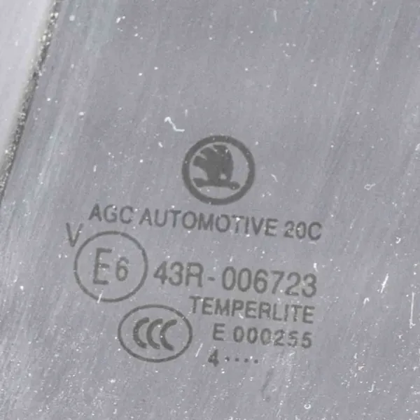 Skoda OE 5E9845213L Linke Heckscheibe Octavia III Combi image 3