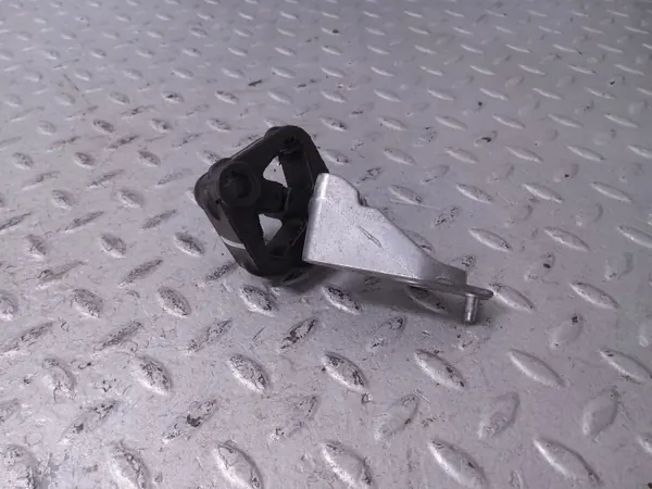 Support d'échappement BMW OEM 7935436 - État utilisé image 2