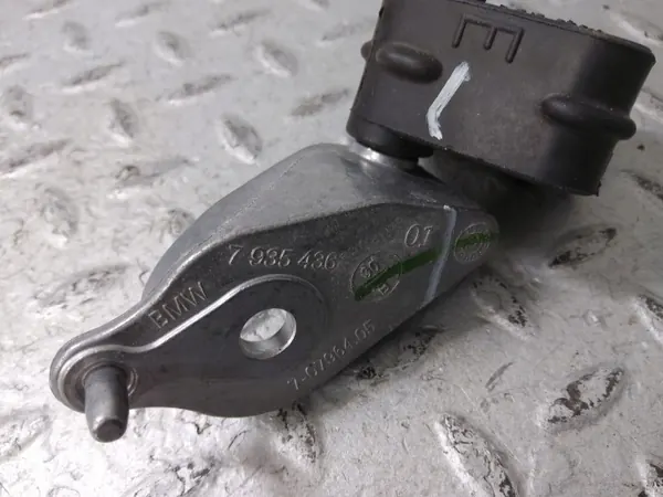 Support d'échappement BMW OEM 7935436 - État utilisé image 3