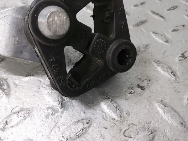 Support d'échappement BMW OEM 7935436 - État utilisé image 4