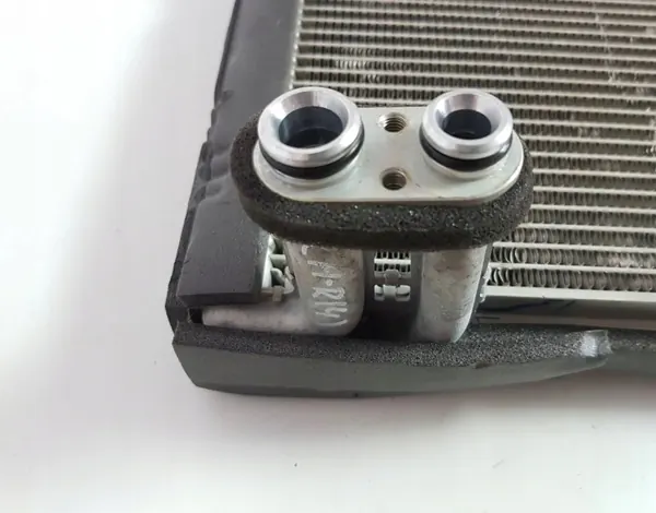 Toyota RAV4 ilmastointihöyrystin OEM J2842 - Käytetty image 4