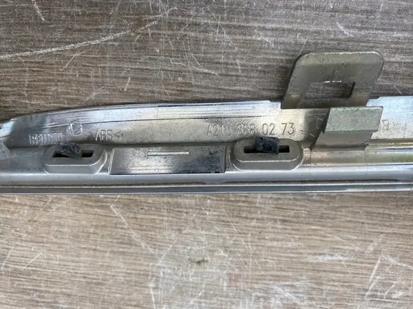 Ensemble de chrome de calandre Mercedes E 213 image 7