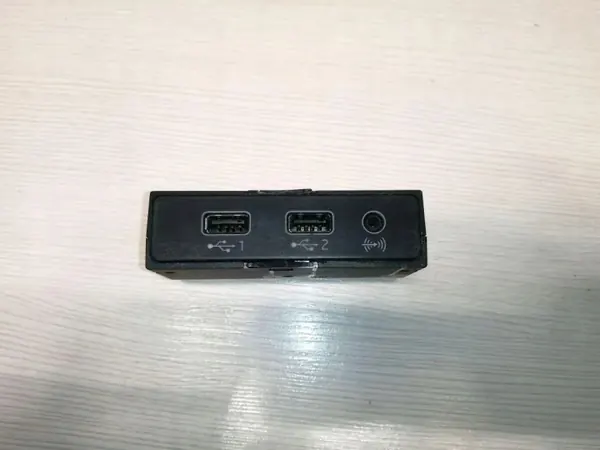 USB-port OEM 575035736 för SEAT Ateca 2017 image 2