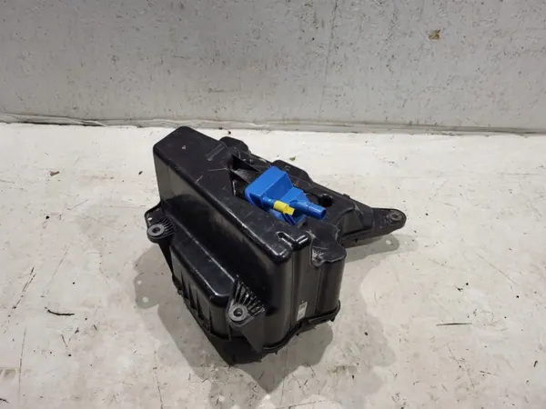 AdBlue-tank Audi A4 B9 OEM 8W0131878AM image 2