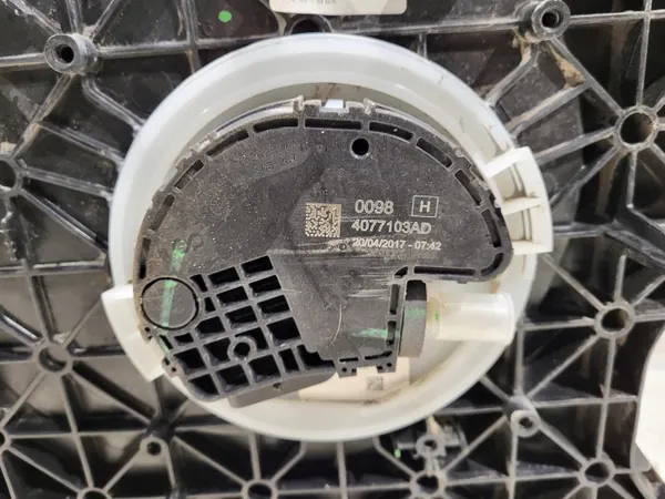 AdBlue-tank Audi A4 B9 OEM 8W0131878AM image 5