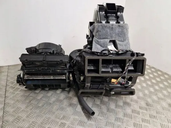 Caixa do aquecedor Skoda Octavia Mk4 OEM 5E4819655 image 2