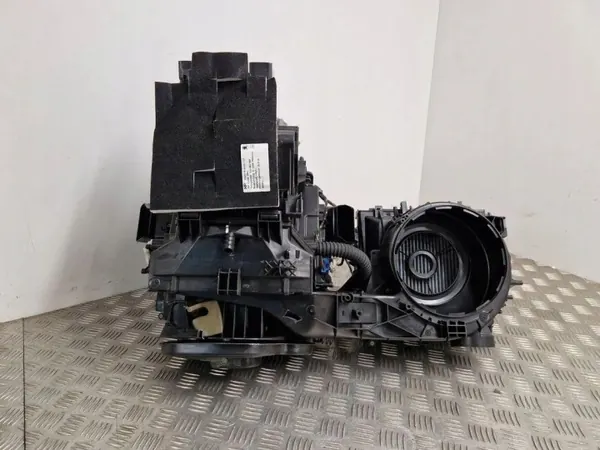 Caixa do aquecedor Skoda Octavia Mk4 OEM 5E4819655 image 5