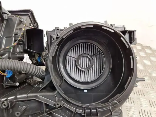 Caixa do aquecedor Skoda Octavia Mk4 OEM 5E4819655 image 6