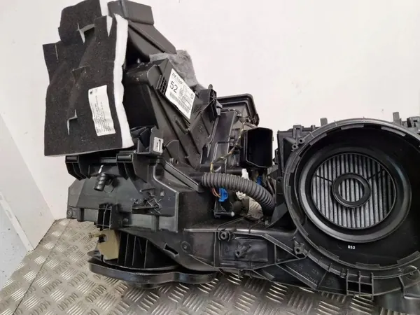 Caixa do aquecedor Skoda Octavia Mk4 OEM 5E4819655 image 7