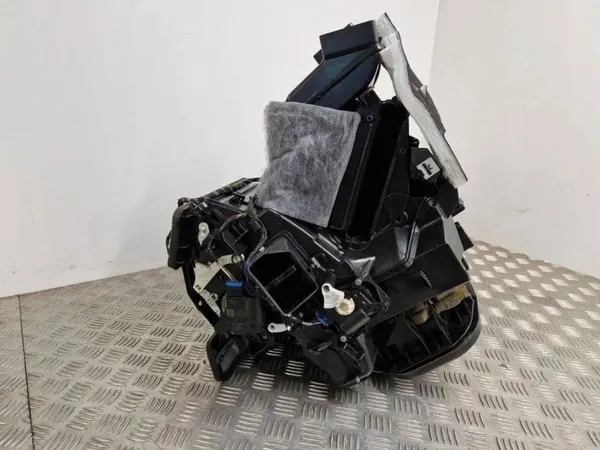 Caixa do aquecedor Skoda Octavia Mk4 OEM 5E4819655 image 8