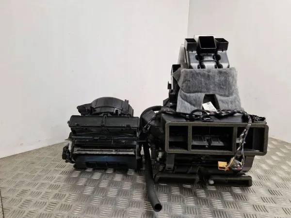 Caixa do aquecedor Skoda Octavia Mk4 OEM 5E4819655 image 9