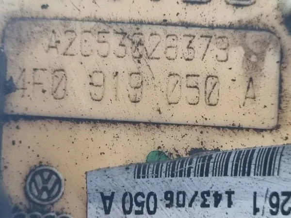 Bomba de combustible Audi A6 C6 2006 4F0919050A image 4