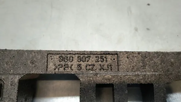 OEM 3G0807251 Etupuskurin palkin vaahtoabsorberi image 3