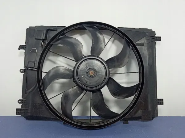 Mercedes W246 Kühlerlüfter OEM A2465000064 - Gebraucht image 2