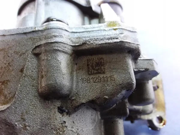 Bomba de aceite Chrysler OEM 05184557AE - Usada image 4