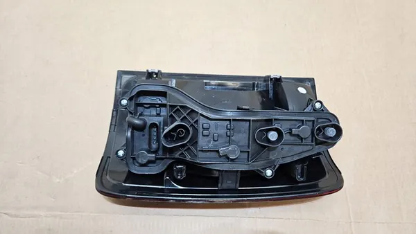 Luz trasera izquierda VW Amarok EU Org image 9