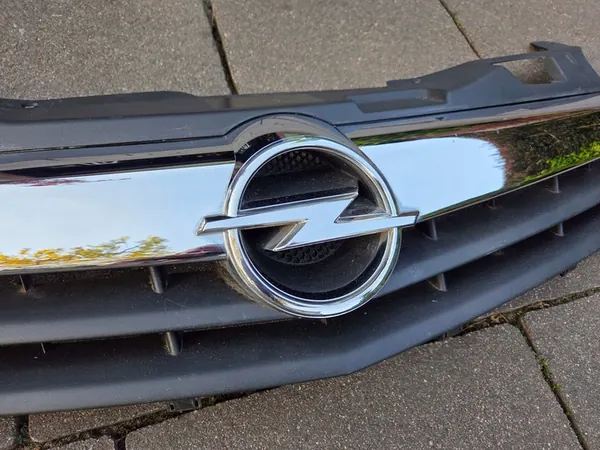 OPEL ASTRA H GTC Front Chrome Grille OEM 13241968 image 3