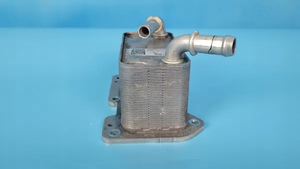 VOLVO XC60 II 2.0D Ölkühler 31439995 image 4