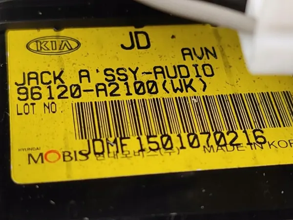 OEM 84631A2100 Prise USB AUX Console Kia Ceed II image 10
