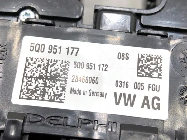 Audi Q8 SUV Sisätilavalaisin OEM 5Q0951177 image 7