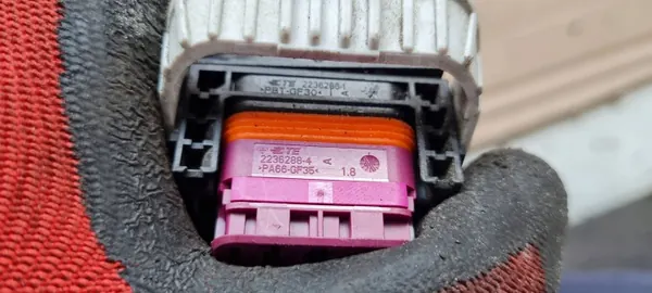 Motorplug 4M0973056D för Audi S4 B9 3.0 TFSI image 6