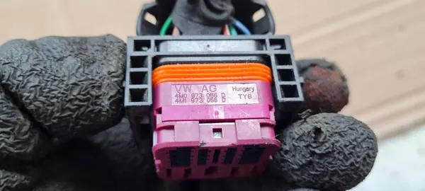 Motorplug 4M0973056D för Audi S4 B9 3.0 TFSI image 8